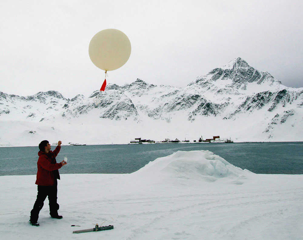 Dr Corwin Wright launches a research balloon from the KEP jetty.